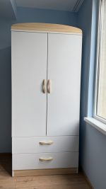 двукрилен гардероб с дръжки