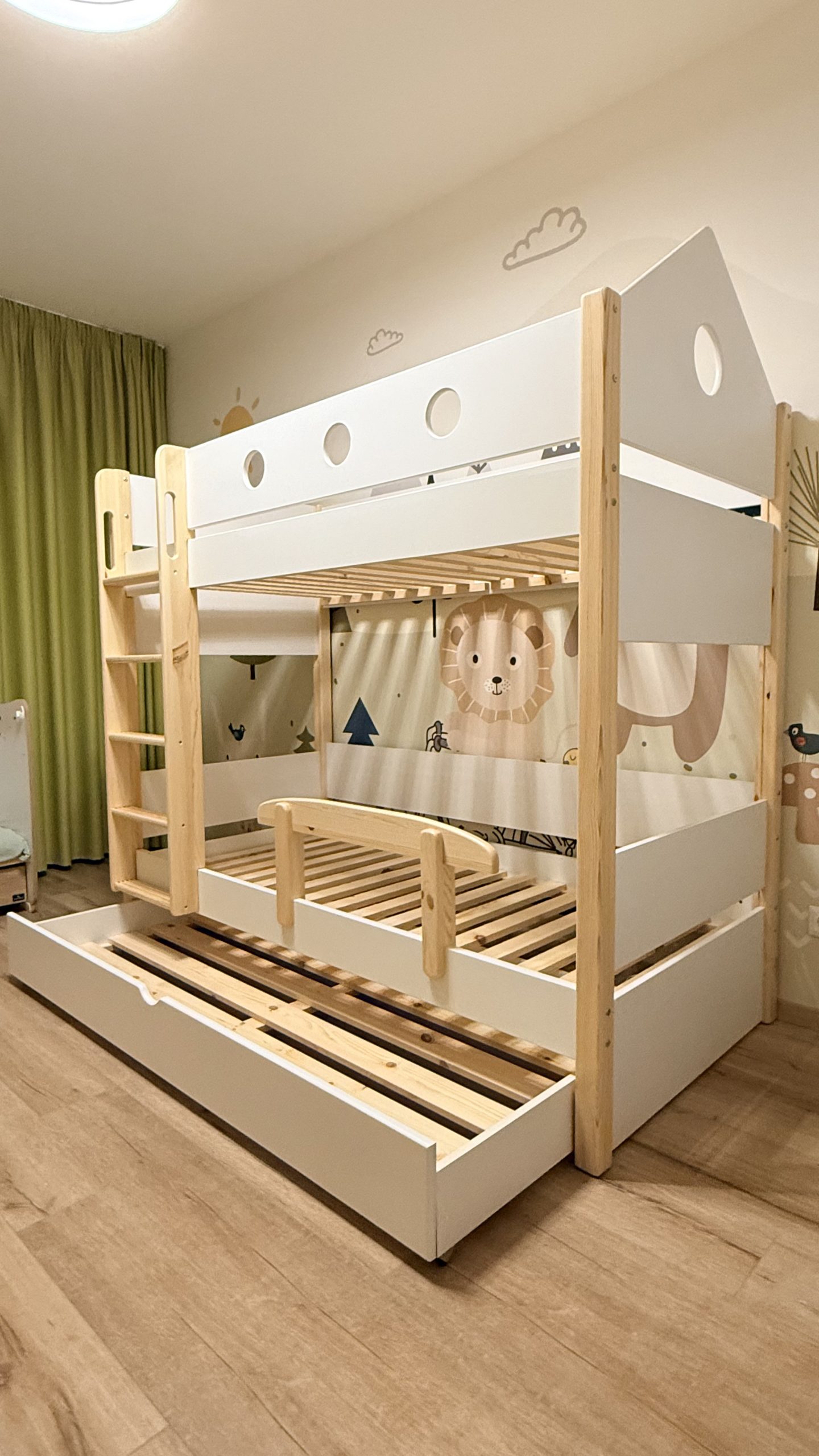 Pat supraetajat cu pat suplimentar tip sertar Pat supraetajat cu pat suplimentar tip sertar